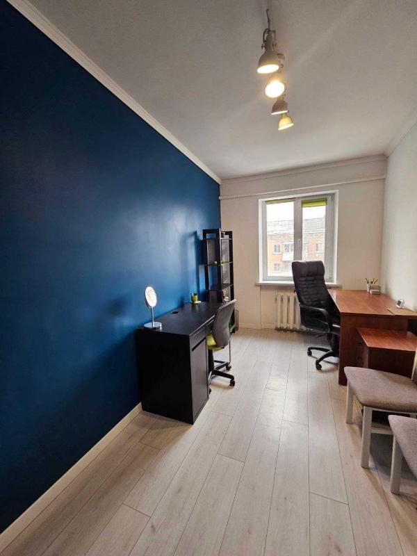 Long term rent 3 bedroom-(s) apartment Olzhycha Street 9