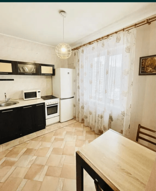 Sale 3 bedroom-(s) apartment 77 sq. m., Sribnokilska Street 8