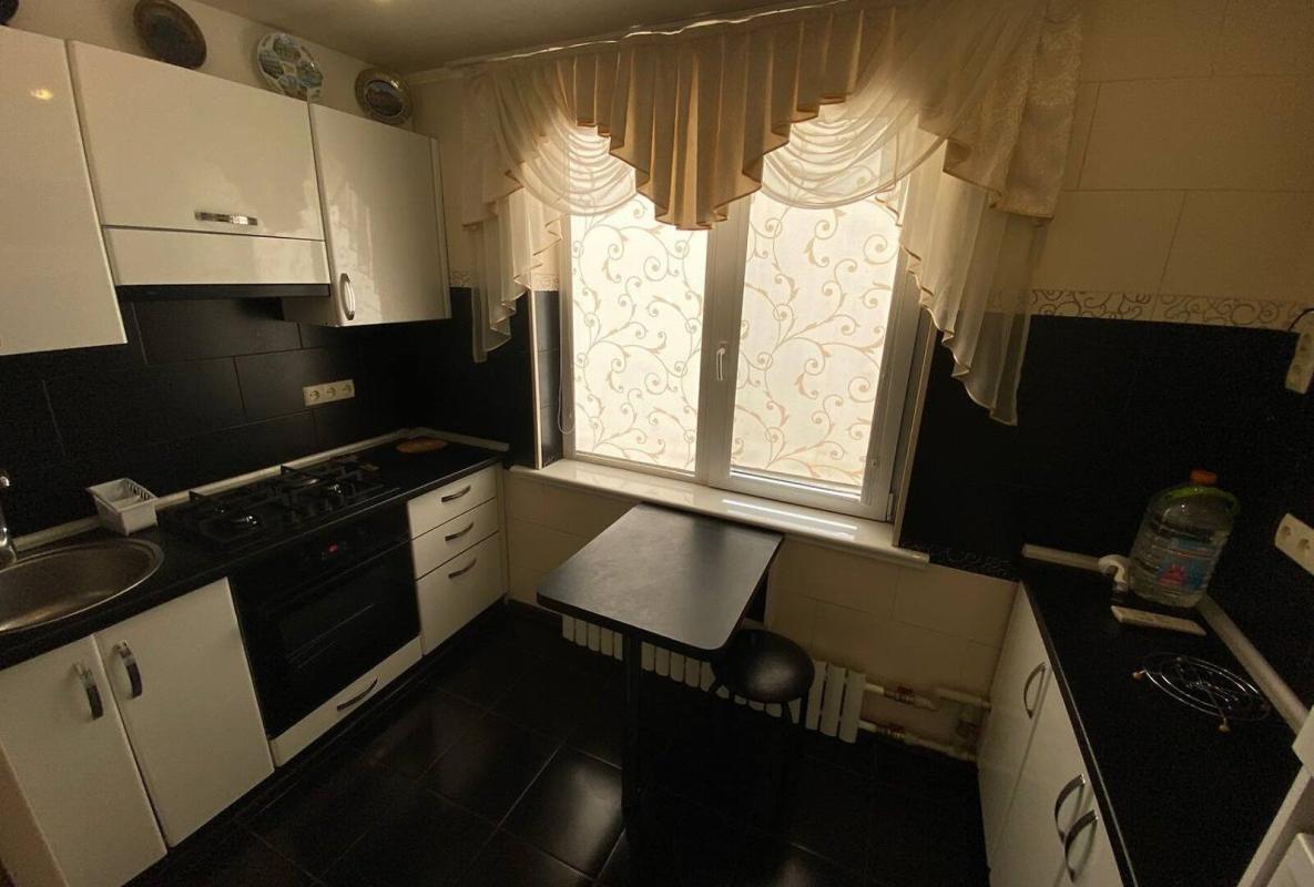 Sale 2 bedroom-(s) apartment 45 sq. m., Valentynivska street 11