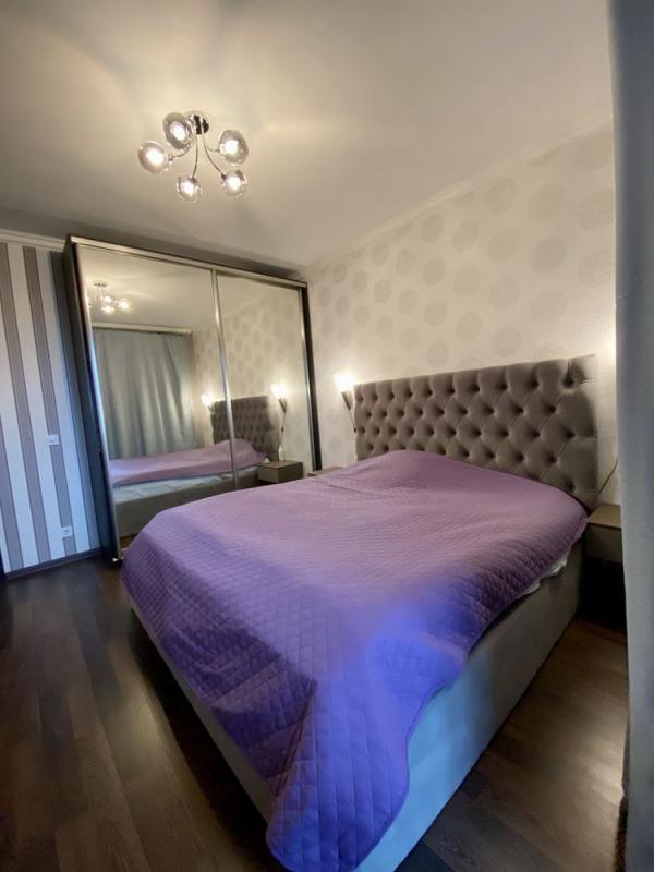 Sale 3 bedroom-(s) apartment 72 sq. m., Revutskoho Street 9