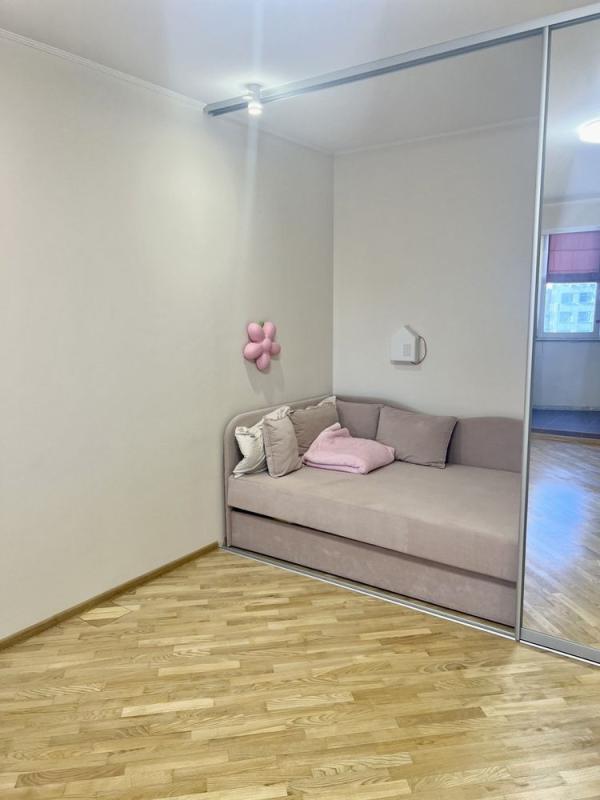 Long term rent 2 bedroom-(s) apartment Holosiivskyi Avenue (40-richchia Zhovtnia Avenue) 68