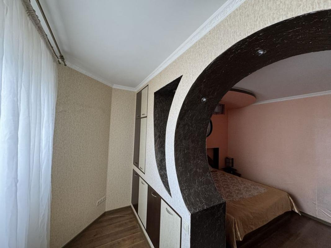 Продажа 4 комнатной квартиры 113 кв. м, Александра Мишуги ул. 12