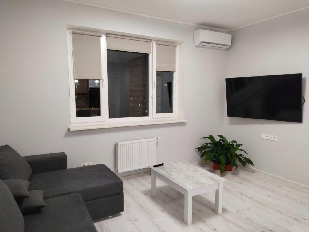 Long term rent 2 bedroom-(s) apartment Voskresenska Street 12Г