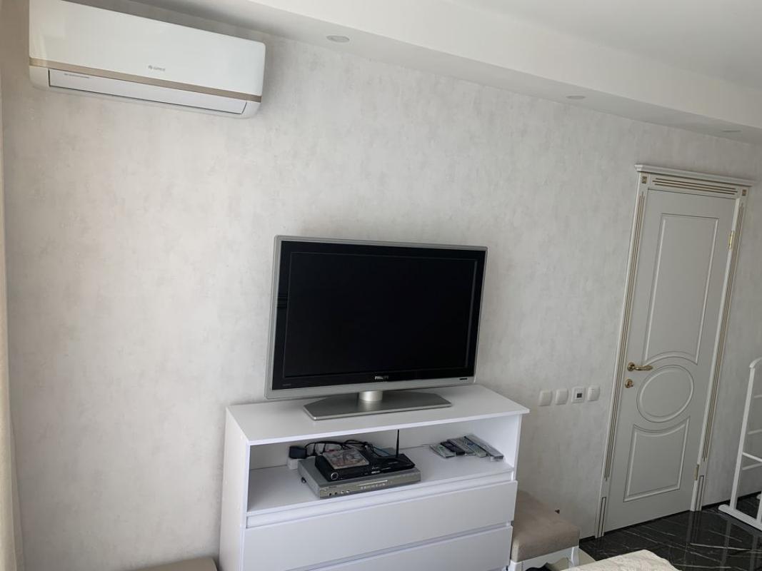 Long term rent 2 bedroom-(s) apartment Stratehichne Road 2а