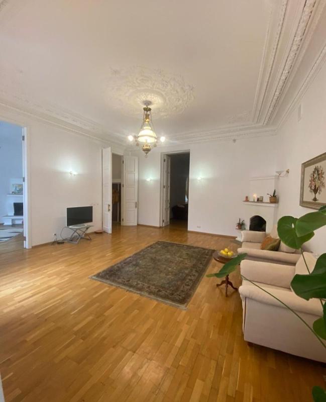 Long term rent 5 bedroom-(s) apartment Yaroslaviv Val Street 16б