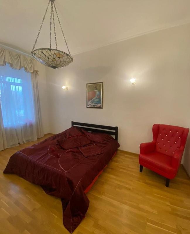 Long term rent 5 bedroom-(s) apartment Yaroslaviv Val Street 16б