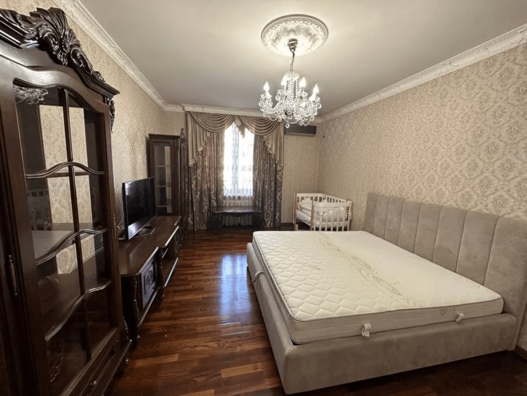 Продаж 1 кімнатної квартири 60.2 кв. м, Олени Пчілки вул. 2