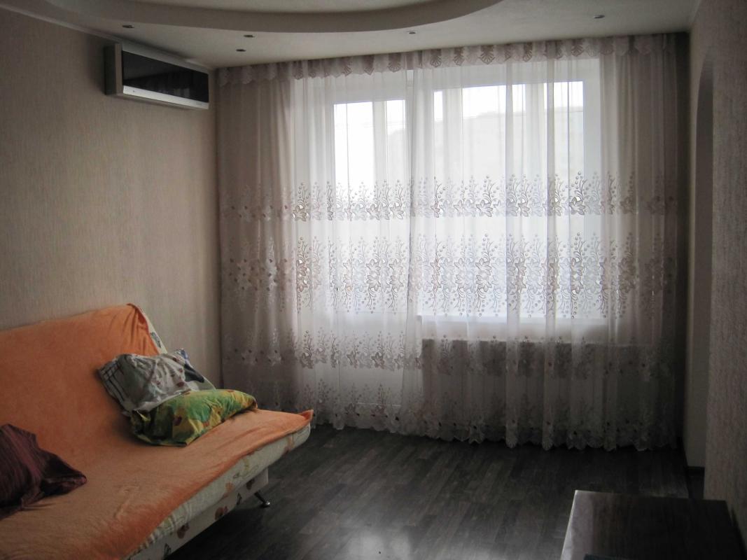 Продаж 3 кімнатної квартири 65 кв. м, Сонячна вул. 13