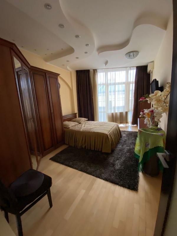 Long term rent 3 bedroom-(s) apartment Volodymyra Ivasiuka Avenue (Heroiv Stalinhrada Avenue) 8а