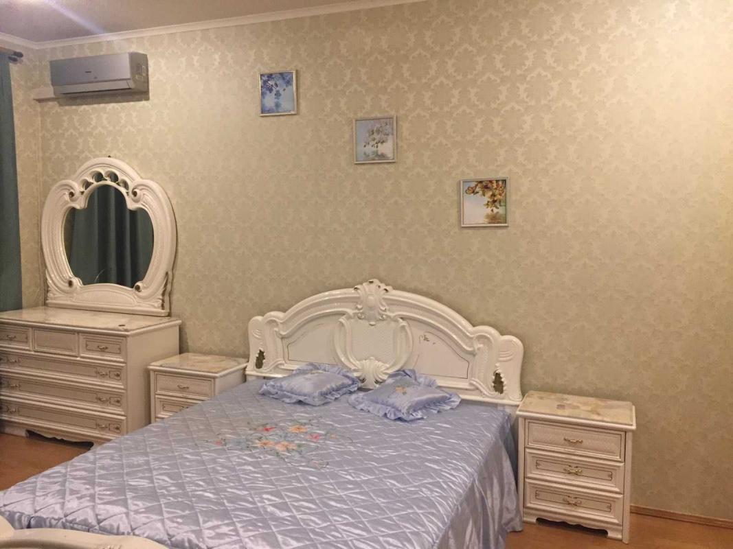 Long term rent 1 bedroom-(s) apartment Sichovykh Striltsiv Street (Artema Street) 103