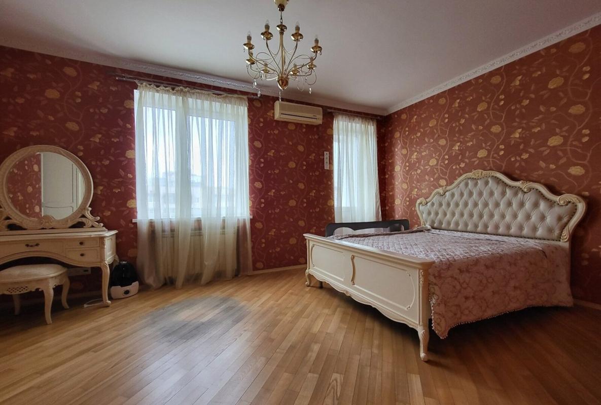 Long term rent 3 bedroom-(s) apartment Mykilsko-Slobidska Street 1а