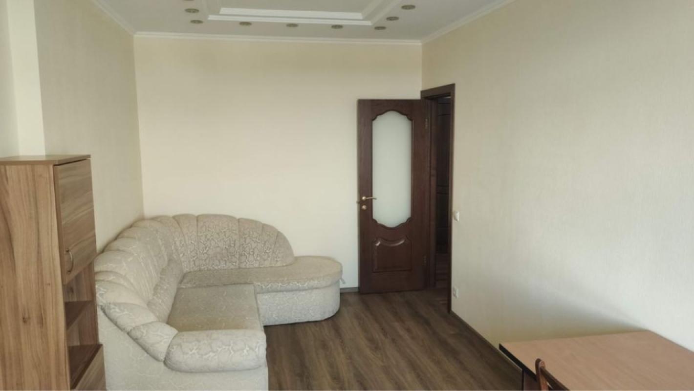 Long term rent 3 bedroom-(s) apartment Deputatska Street 23а