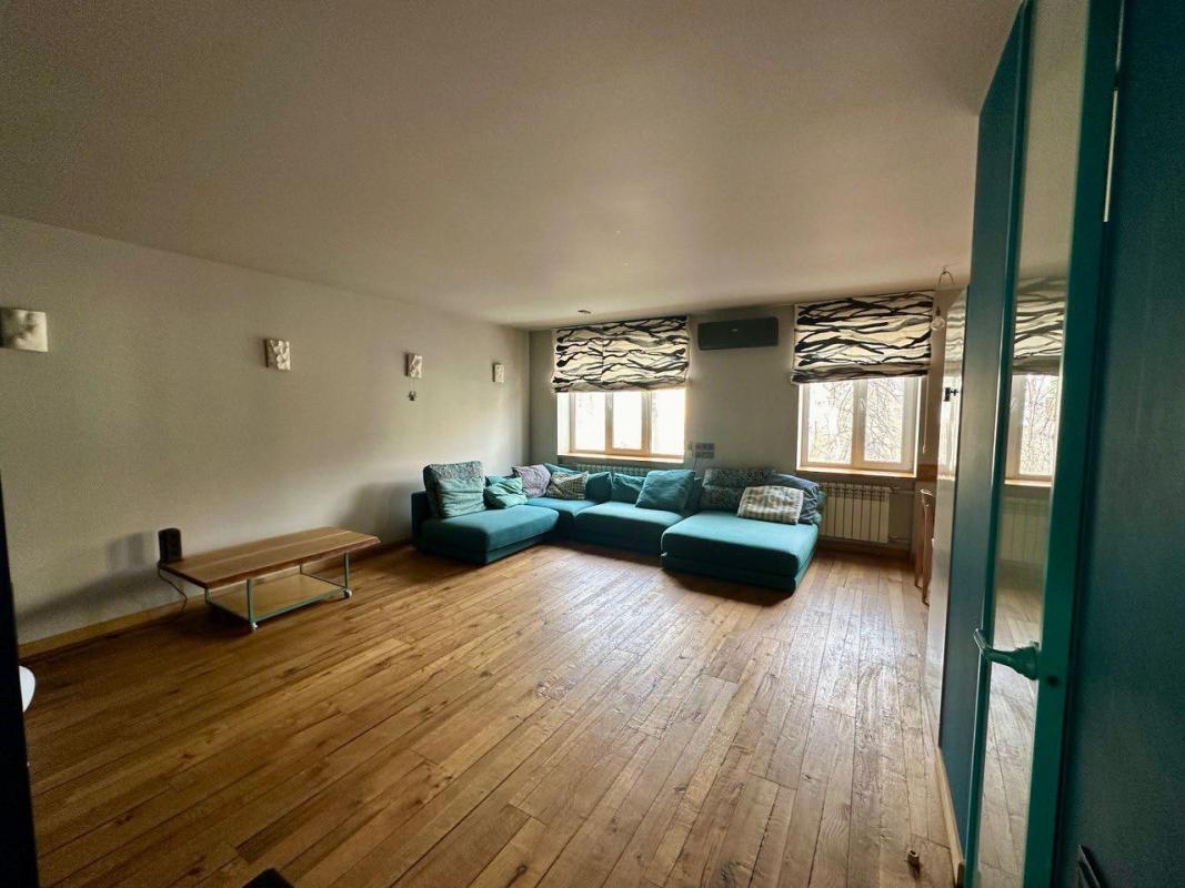 Long term rent 4 bedroom-(s) apartment Saliutna Street 14/51