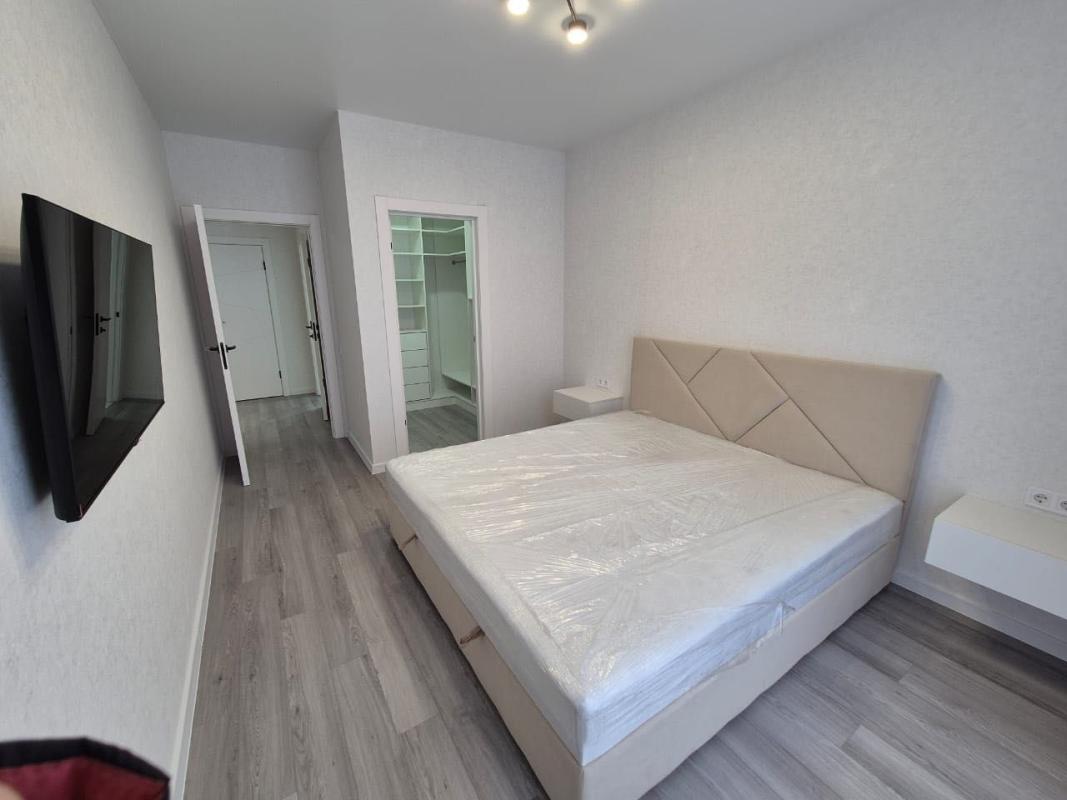 Long term rent 1 bedroom-(s) apartment Dniprovska Embarkment