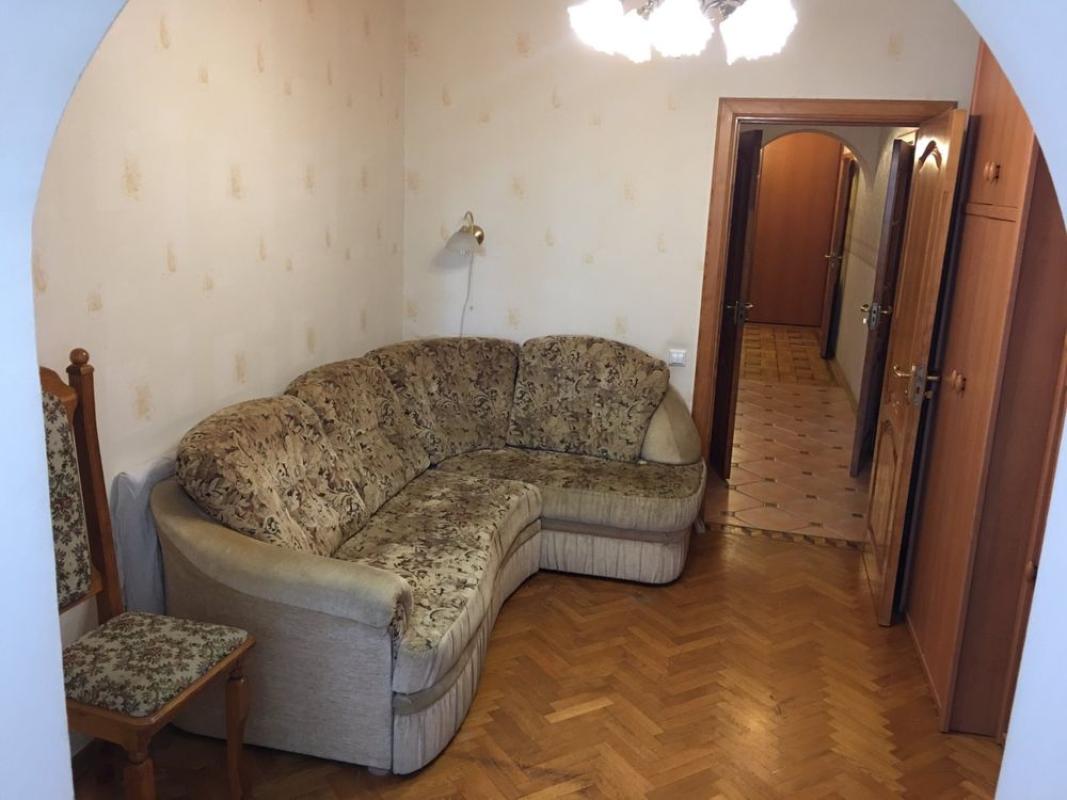 Довгострокова оренда 3 кімнатної квартири Княжий Затон вул.