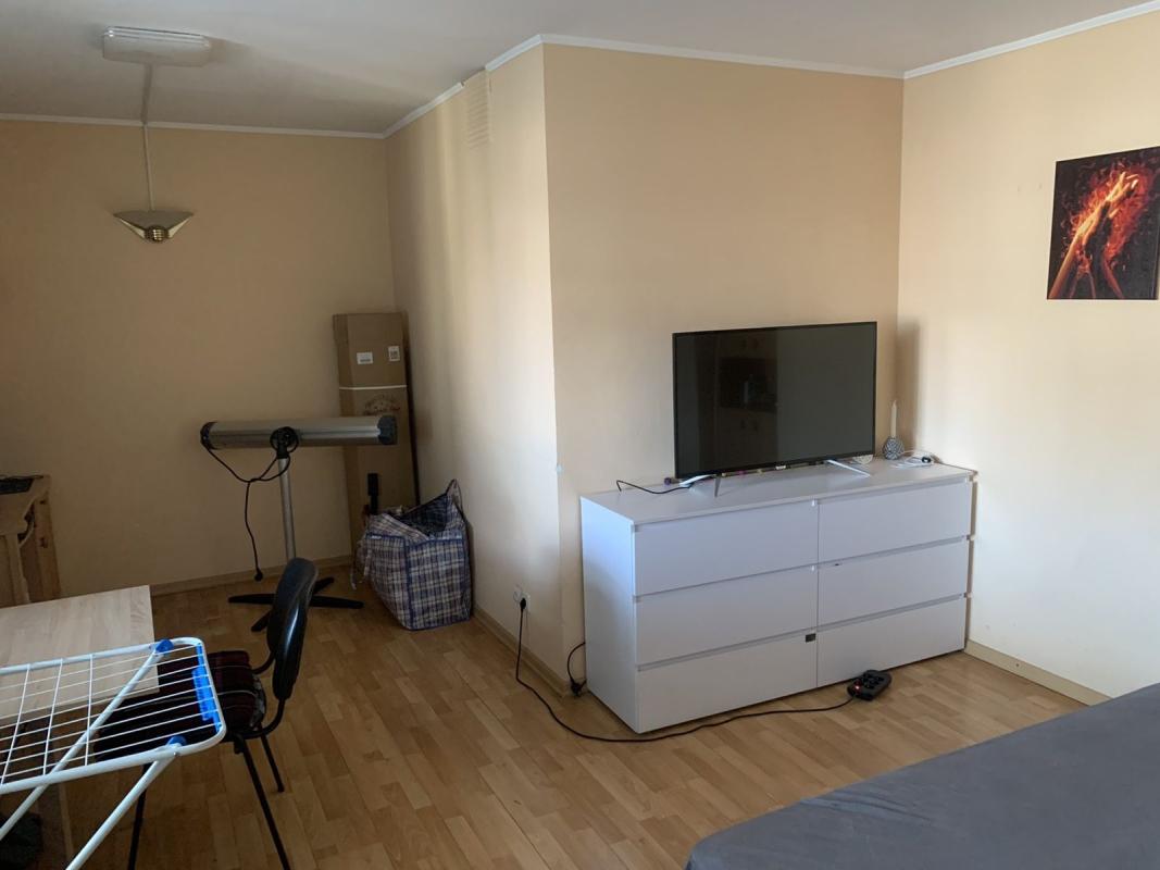 Long term rent 3 bedroom-(s) apartment Kostiantynivska Street 34
