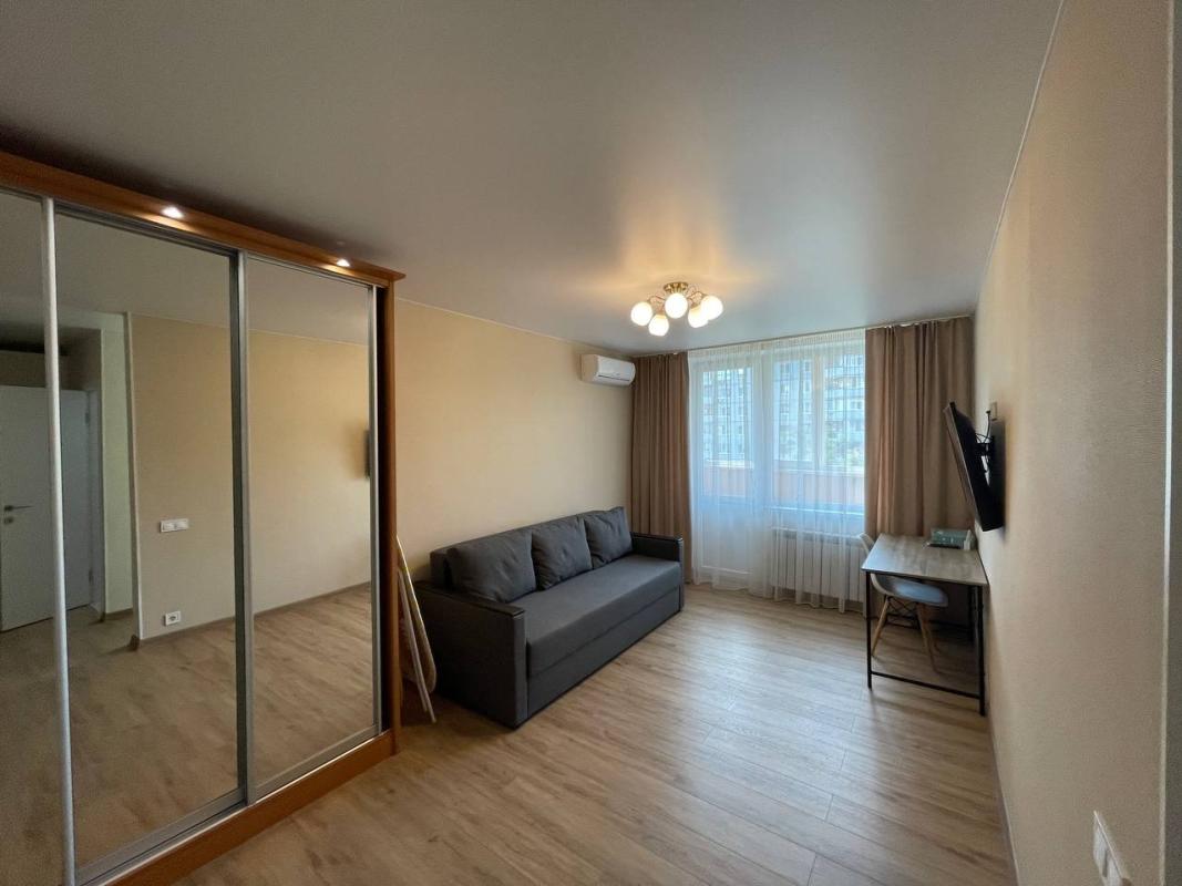 Sale 1 bedroom-(s) apartment 32 sq. m., Peremohy Avenue 66