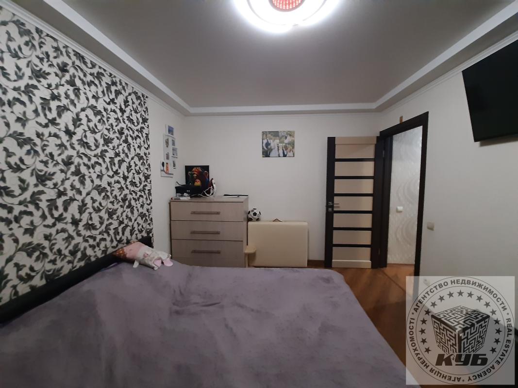 Продаж 3 кімнатної квартири 60 кв. м, Якуба Коласа вул. 7