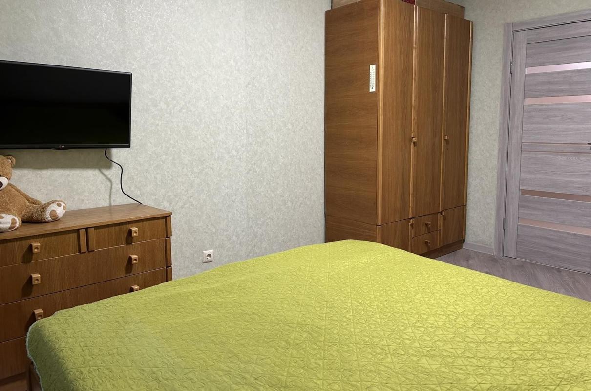 Long term rent 2 bedroom-(s) apartment Urlivska Street 17