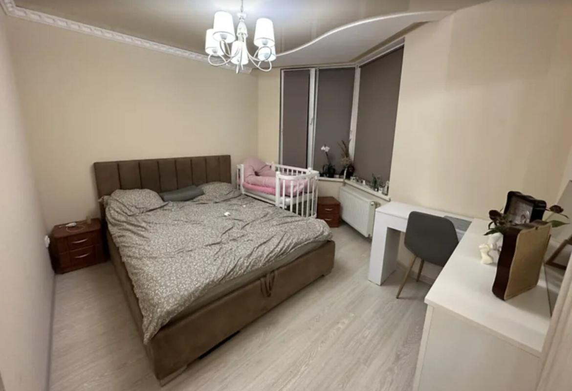 Продаж 1 кімнатної квартири 45 кв. м, Білогірська вул. 15