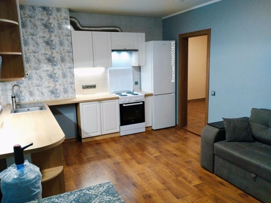 Sale 3 bedroom-(s) apartment 102 sq. m., Revutskoho Street 54