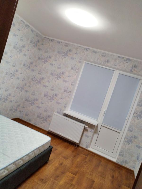 Продаж 3 кімнатної квартири 102 кв. м, Ревуцького вул. 54