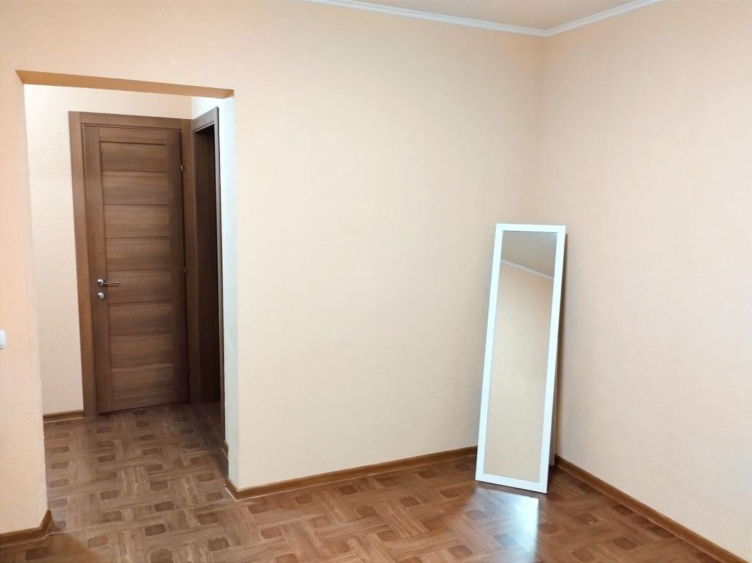 Продаж 3 кімнатної квартири 102 кв. м, Ревуцького вул. 54