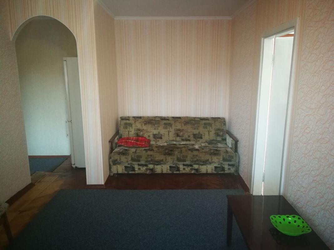 Long term rent 3 bedroom-(s) apartment Traktorobudivnykiv Avenue 71а