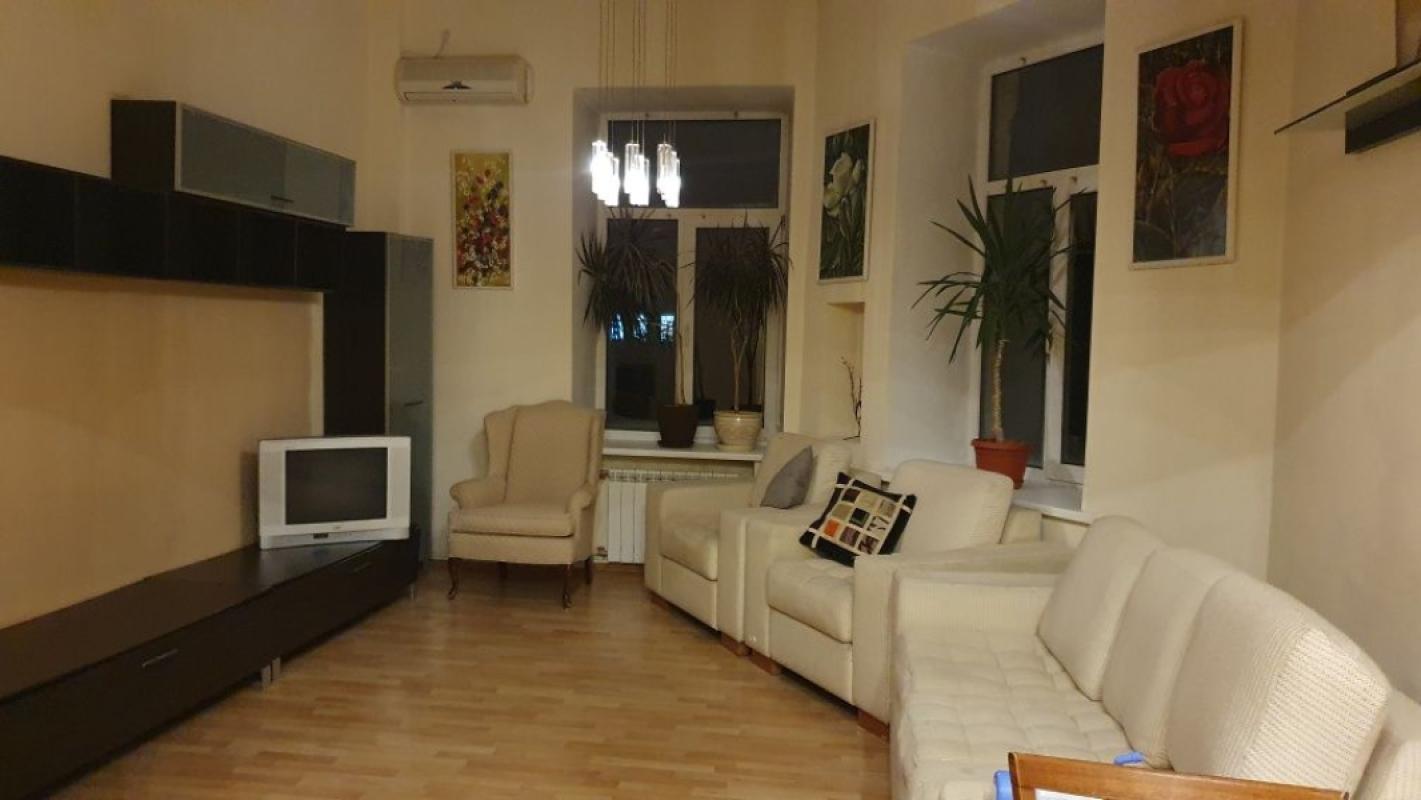 Long term rent 3 bedroom-(s) apartment Ukrainskykh Heroiv Square (Pushkinska Street) 12