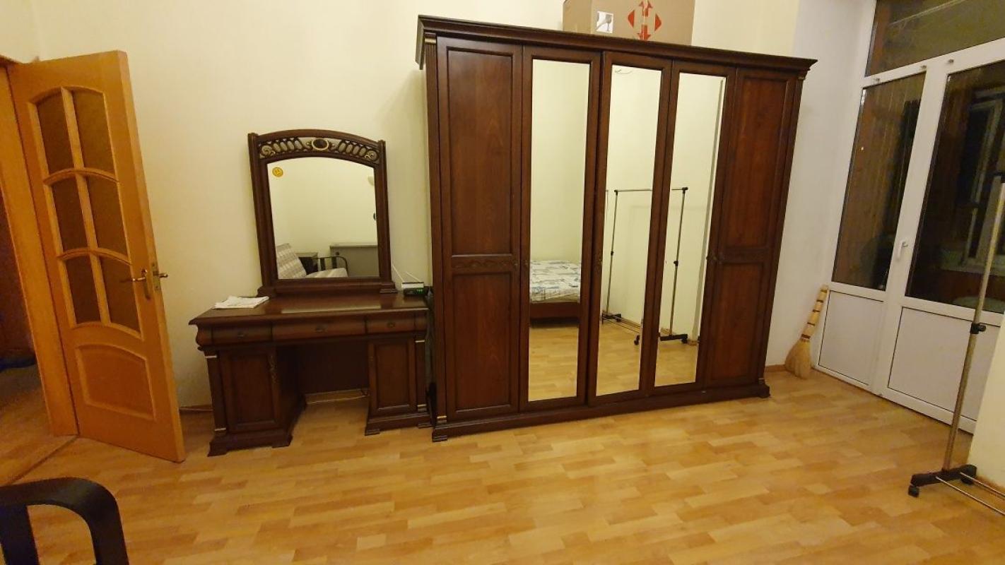 Long term rent 3 bedroom-(s) apartment Ukrainskykh Heroiv Square (Pushkinska Street) 12