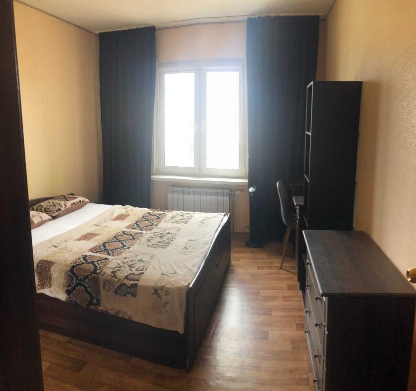 Long term rent 3 bedroom-(s) apartment Urlivska Street 20
