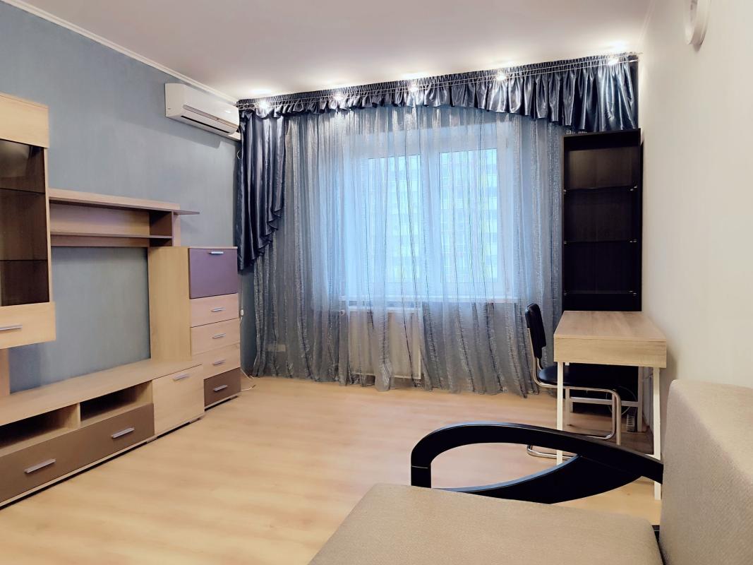 Long term rent 1 bedroom-(s) apartment Dragomanova Street 1к