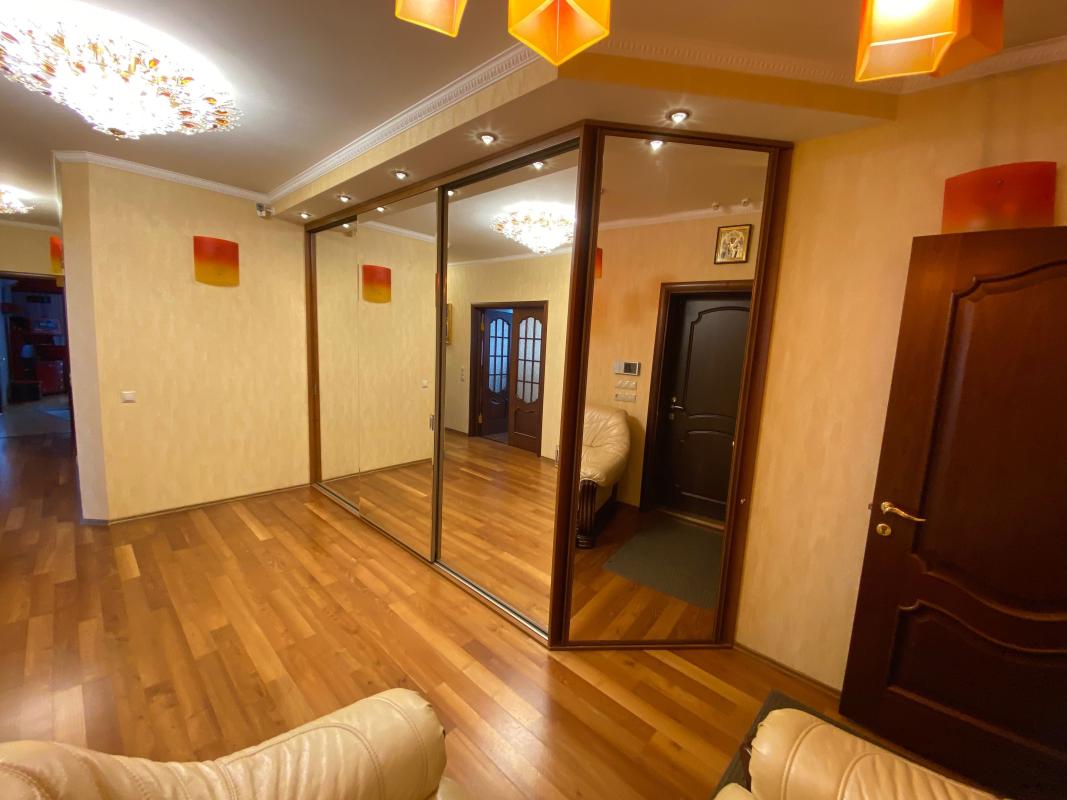 Sale 3 bedroom-(s) apartment 107 sq. m., Raisy Okipnoi Street 10а