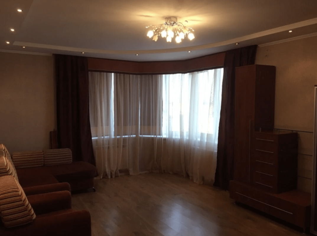 Продаж 1 кімнатної квартири 52 кв. м, Олени Пчілки вул. 3а