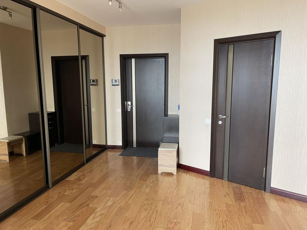 Продаж 1 кімнатної квартири 68 кв. м, Академіка Барабашова вул. 36а