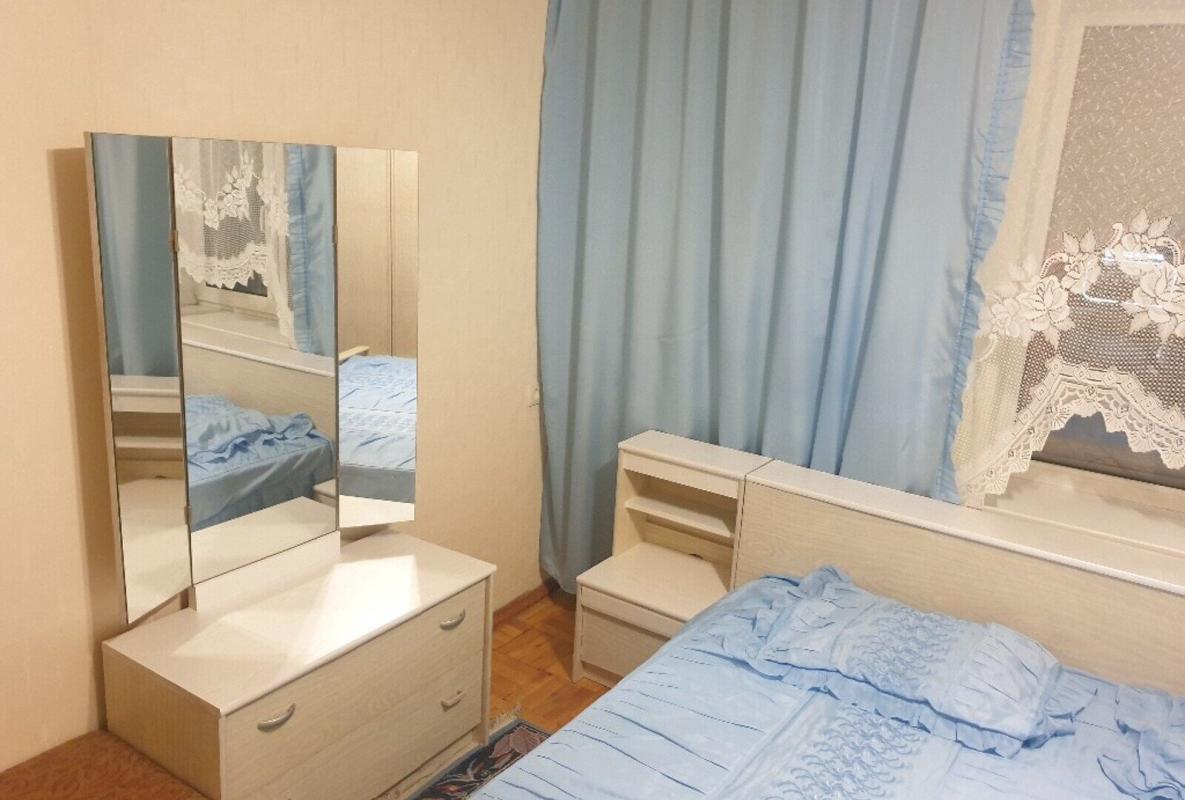 Long term rent 3 bedroom-(s) apartment Dniprovska Embarkment 7