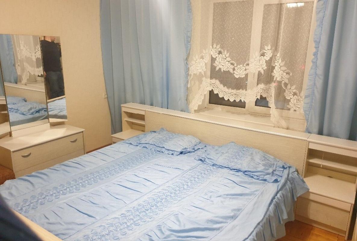 Long term rent 3 bedroom-(s) apartment Dniprovska Embarkment 7