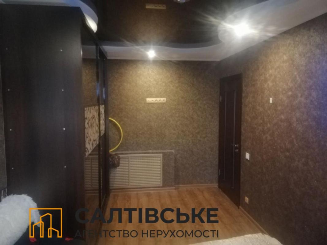 Sale 3 bedroom-(s) apartment 65 sq. m., Amosova Street 25