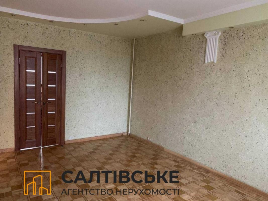 Продаж 4 кімнатної квартири 82 кв. м, Амосова вул. 42