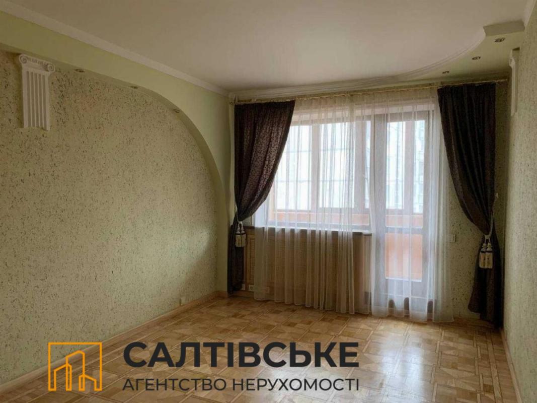 Продаж 4 кімнатної квартири 82 кв. м, Амосова вул. 42