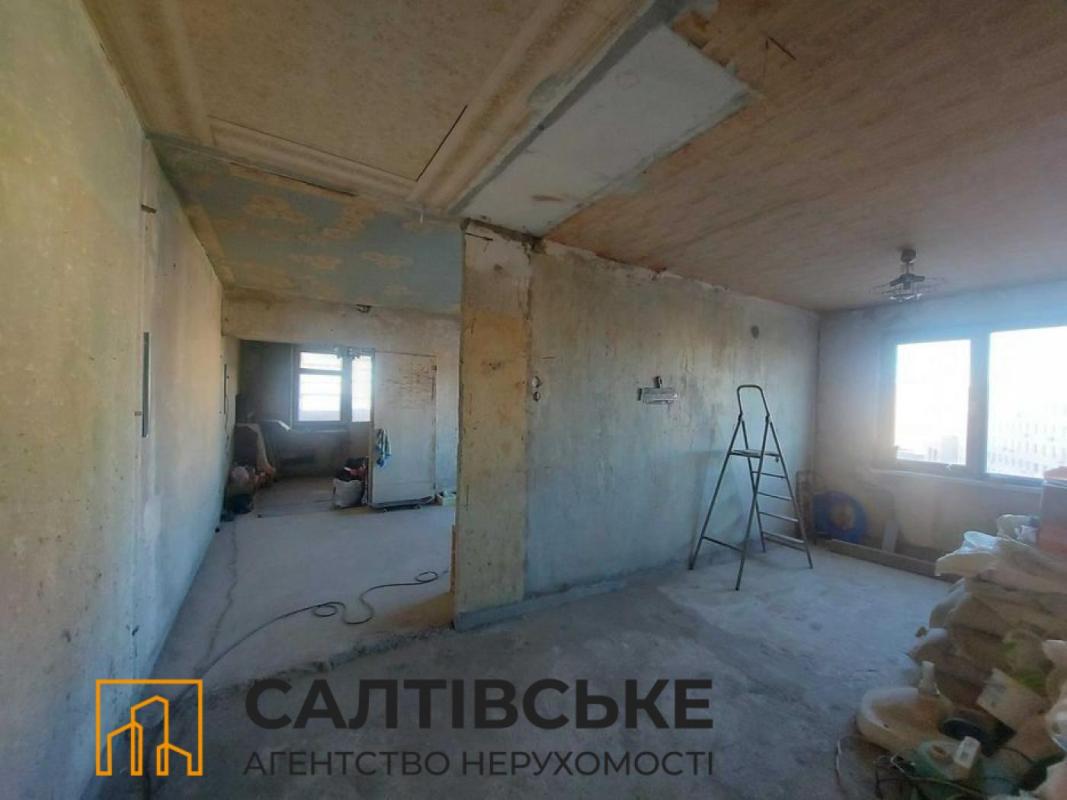 Продаж 4 кімнатної квартири 68 кв. м, Амосова вул. 25