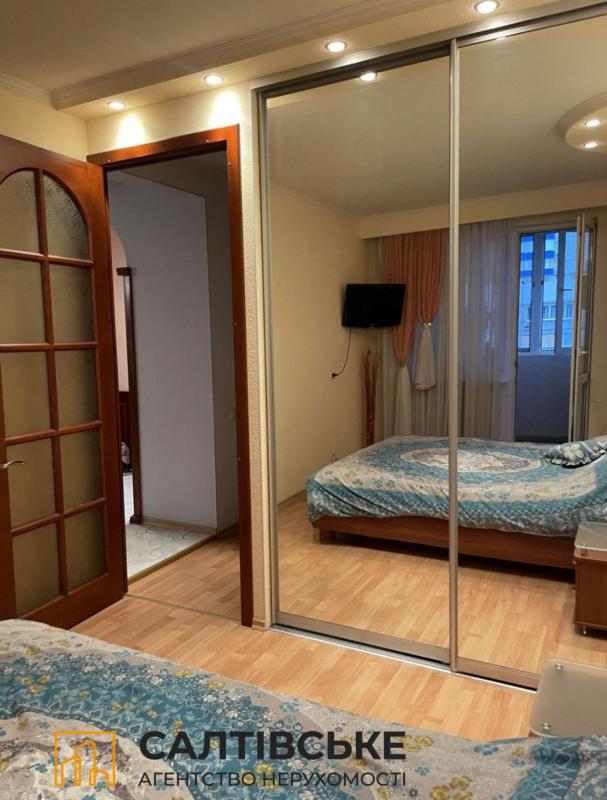 Продаж 3 кімнатної квартири 76 кв. м, Гвардійців-Широнінців вул. 97