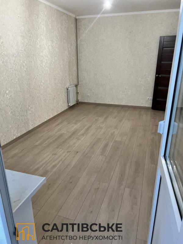 Продаж 3 кімнатної квартири 68 кв. м, Амосова вул. 7