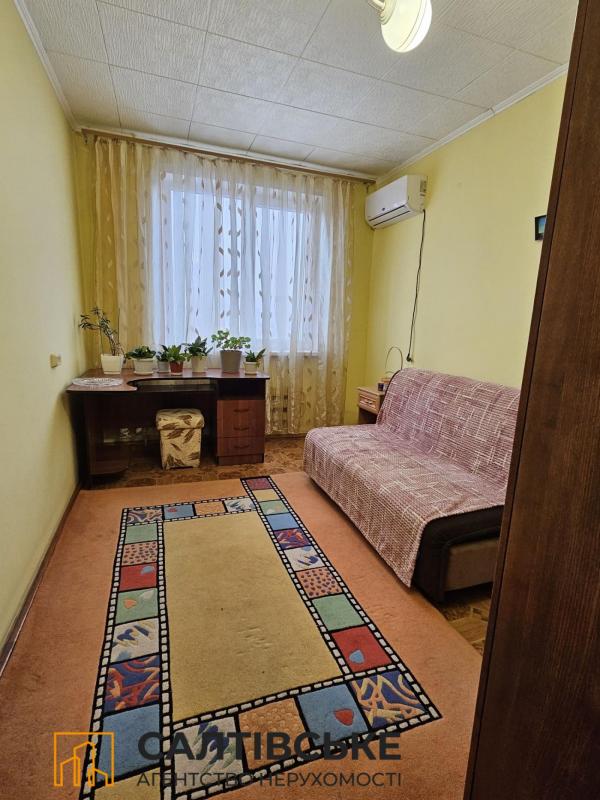 Продаж 3 кімнатної квартири 64 кв. м, Амосова вул. 1