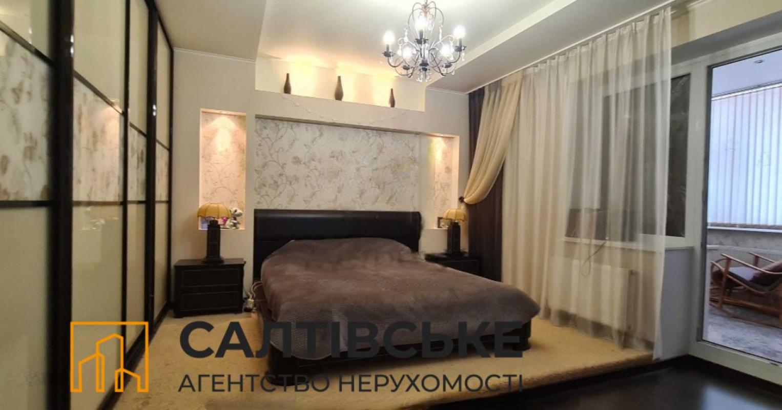 Продаж 3 кімнатної квартири 86 кв. м, Академіка Павлова вул. 160д