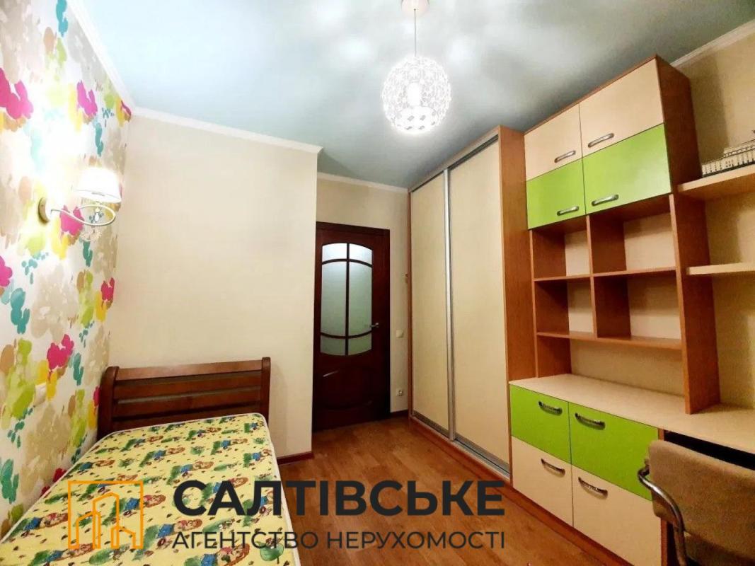 Продажа 3 комнатной квартиры 72 кв. м, Метростроителей ул. 11