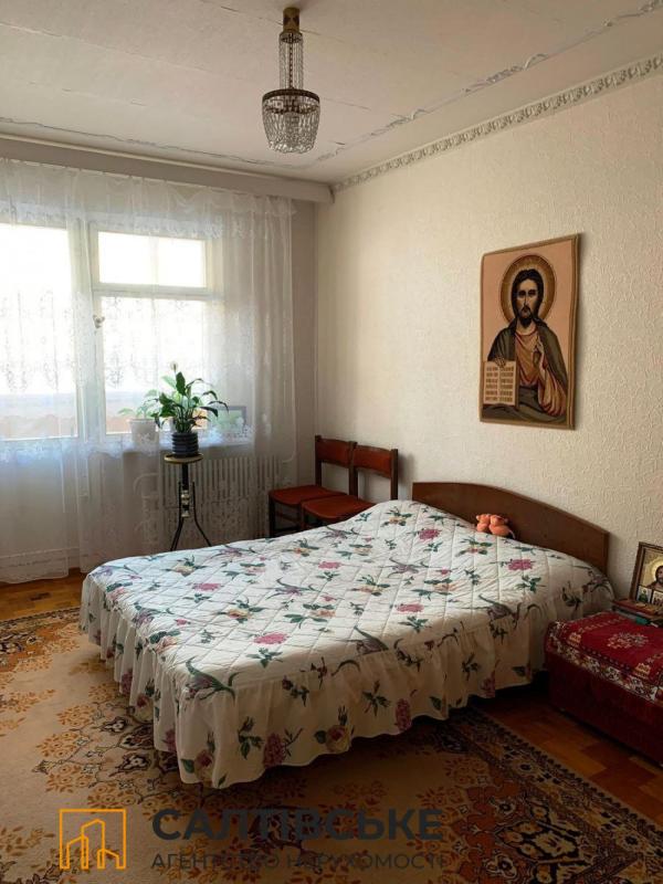 Продаж 3 кімнатної квартири 64 кв. м, Амосова вул. 15