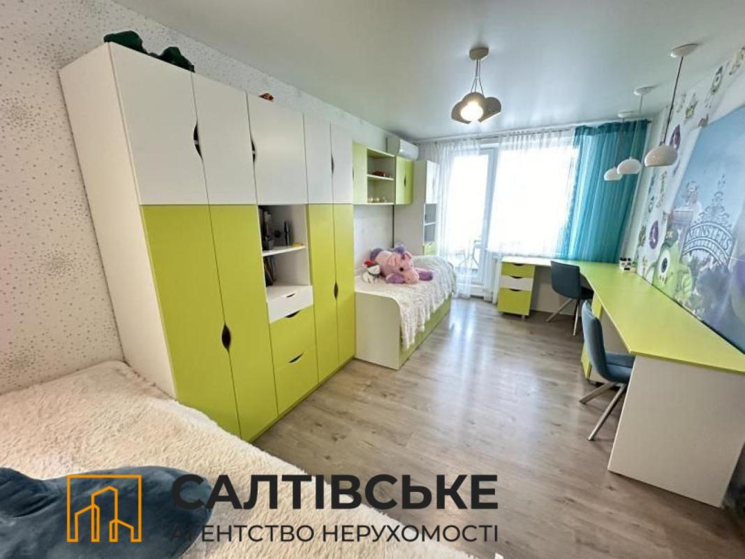 Продаж 3 кімнатної квартири 65 кв. м, Тракторобудівників просп. 162б