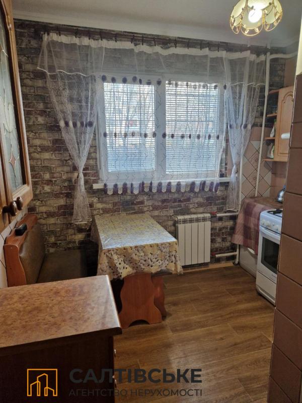 Sale 4 bedroom-(s) apartment 70 sq. m., Akademika Pavlova Street 140а