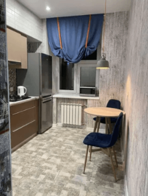 Long term rent 2 bedroom-(s) apartment Konstytutsiyi Square 2/2